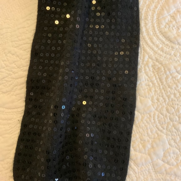 Soft sequin embellished scarf - Picture 4 of 4